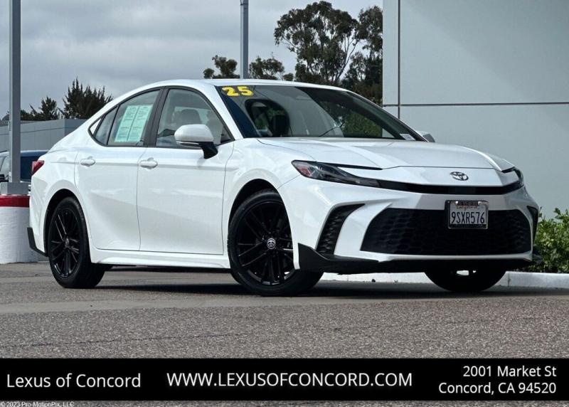 2025 Toyota Camry SE