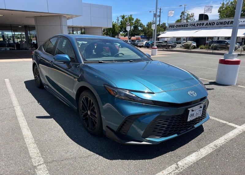 2025 Toyota Camry SE
