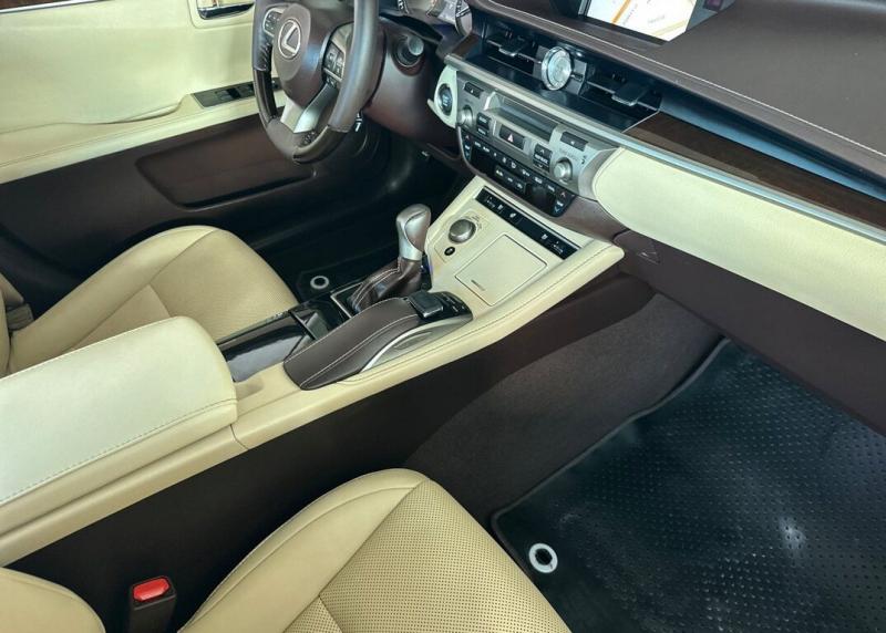 2017 Lexus ES