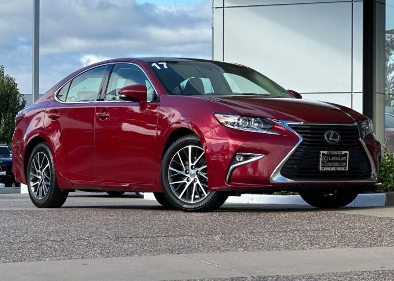 2017 Lexus ES