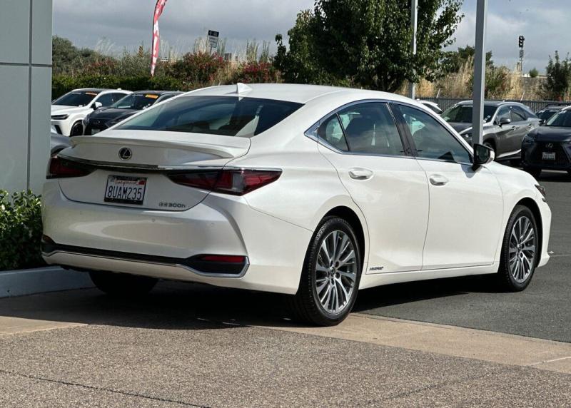 2020 Lexus ES