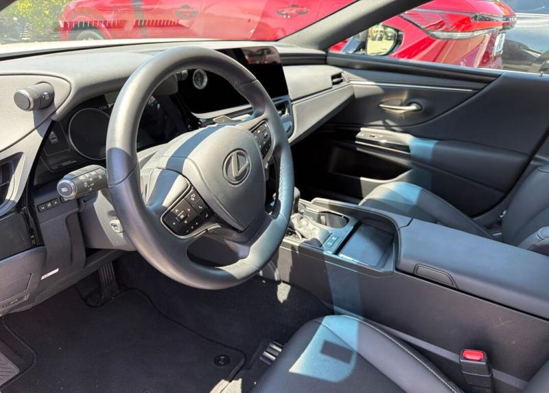 2025 Lexus ES