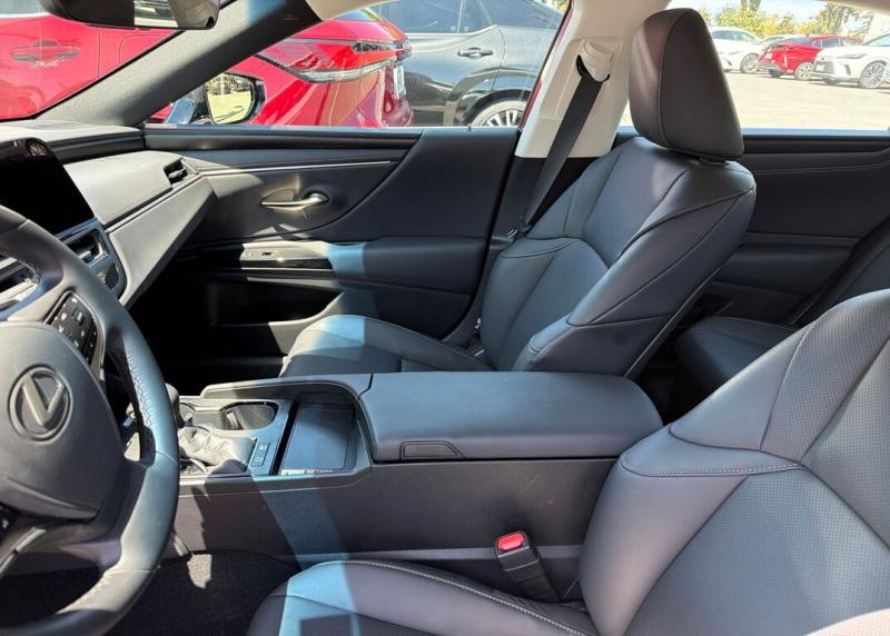 2025 Lexus ES