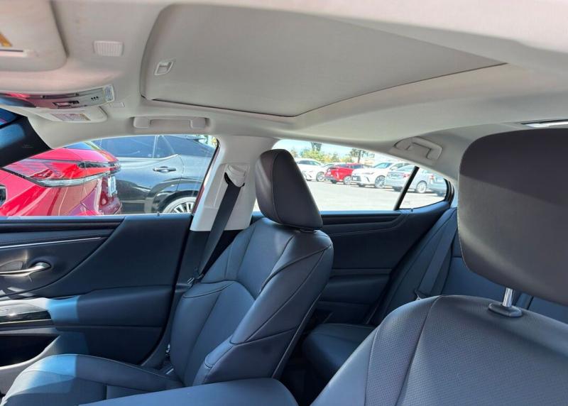 2025 Lexus ES