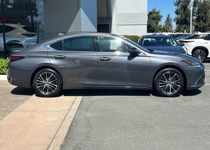 2023 Lexus ES