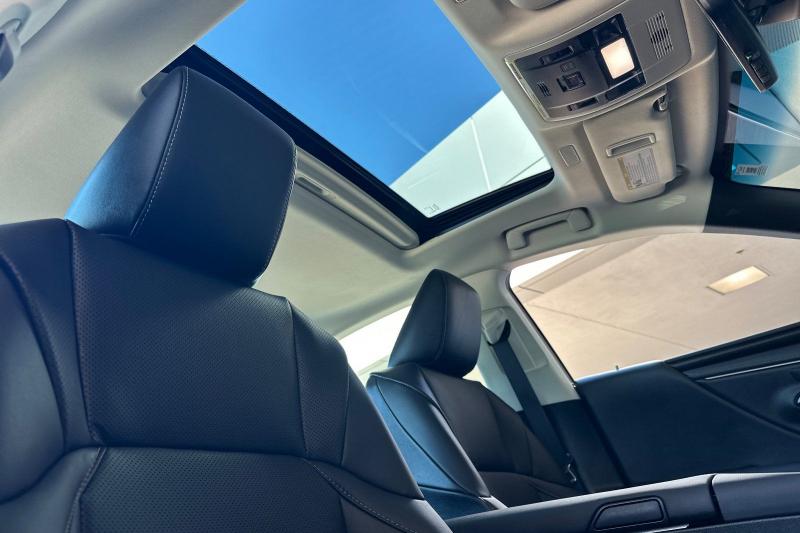 2023 Lexus ES