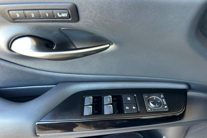 2023 Lexus ES