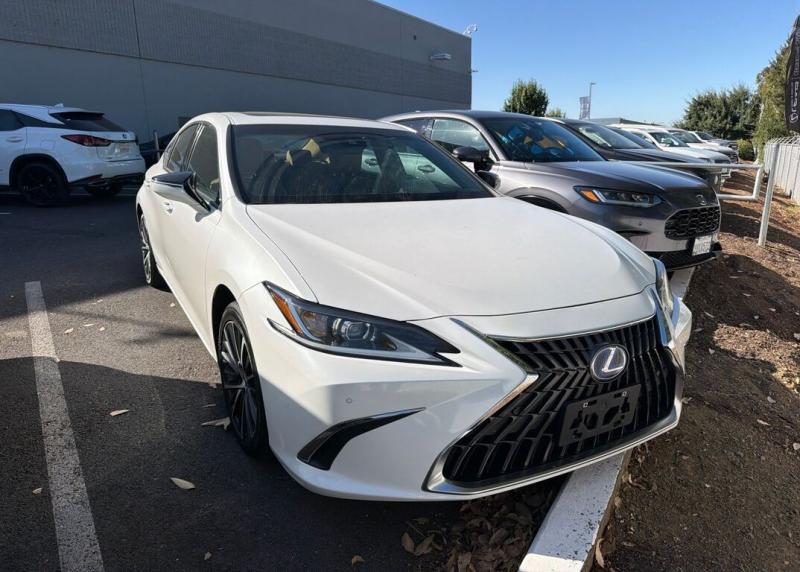 2022 Lexus ES 300h