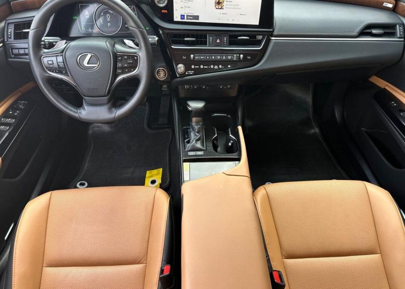 2025 Lexus ES