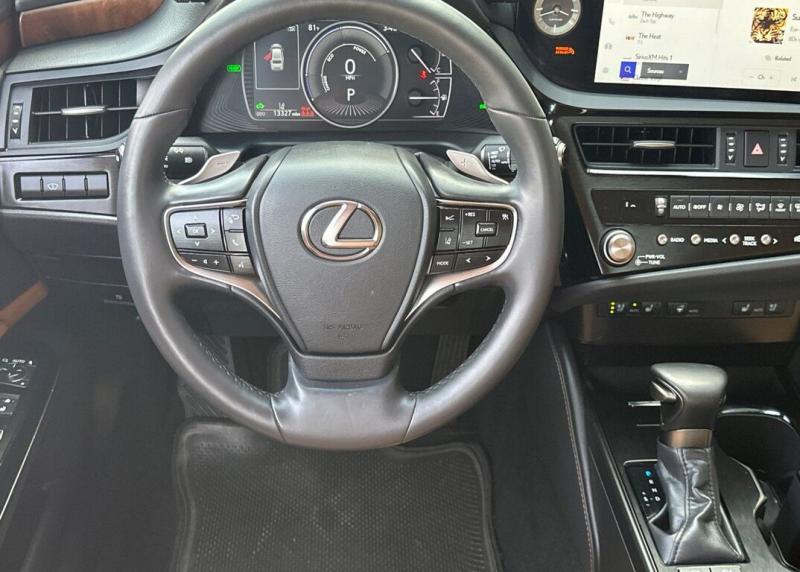2025 Lexus ES