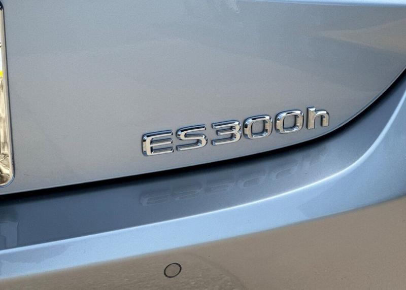 2025 Lexus ES