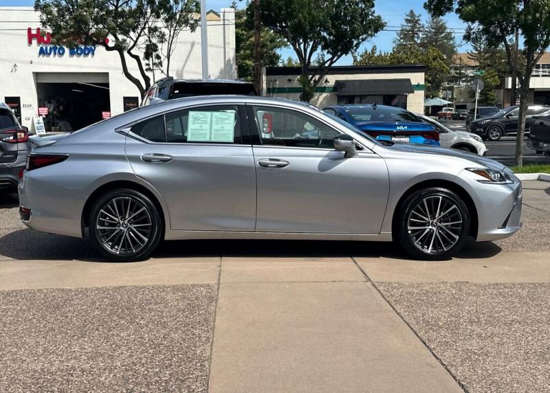 2025 Lexus ES