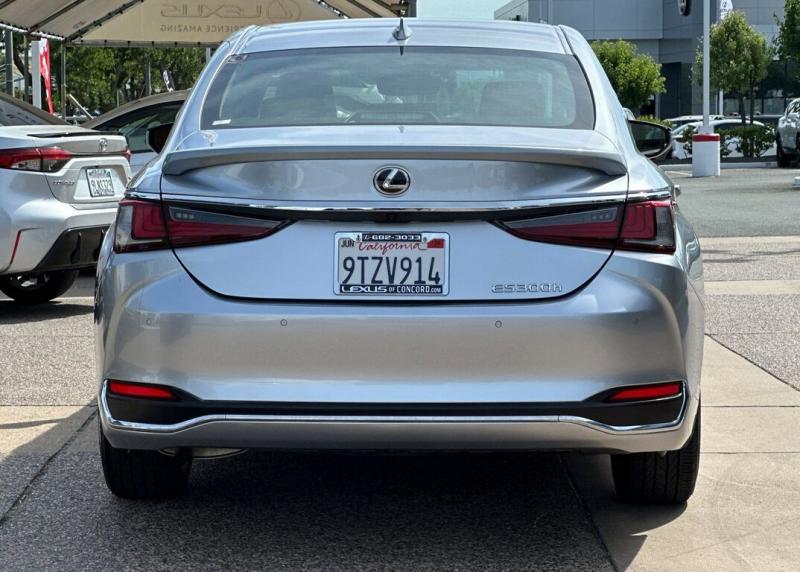 2025 Lexus ES