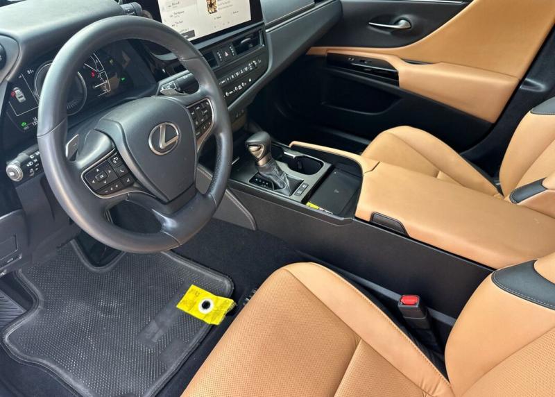 2025 Lexus ES