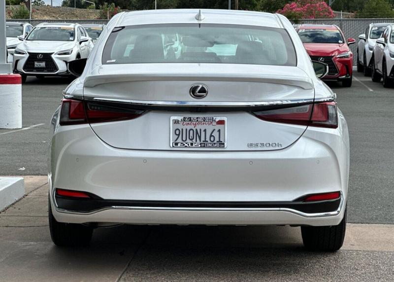 2025 Lexus ES