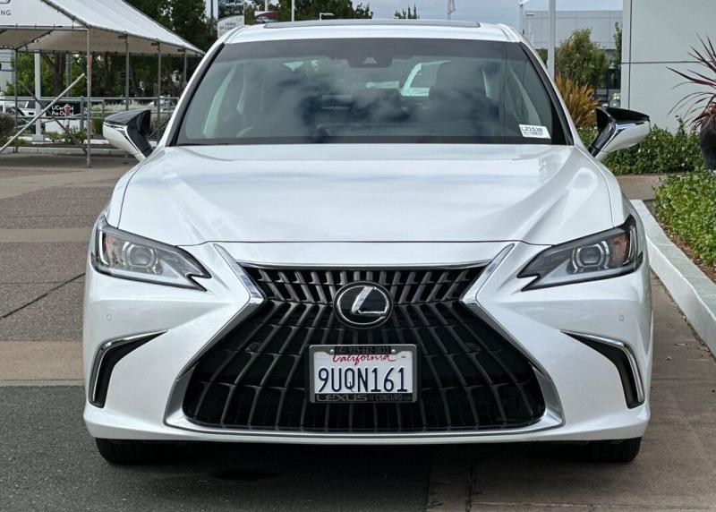 2025 Lexus ES
