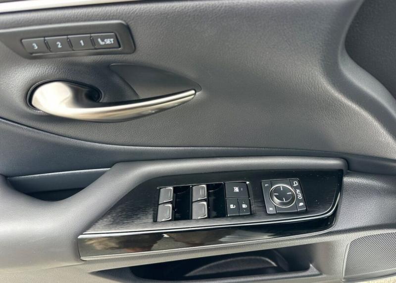 2025 Lexus ES