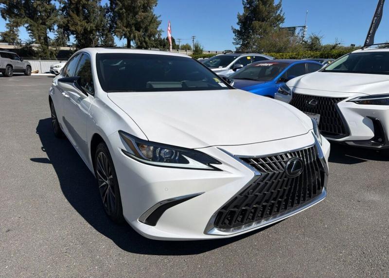 2025 Lexus ES 300h