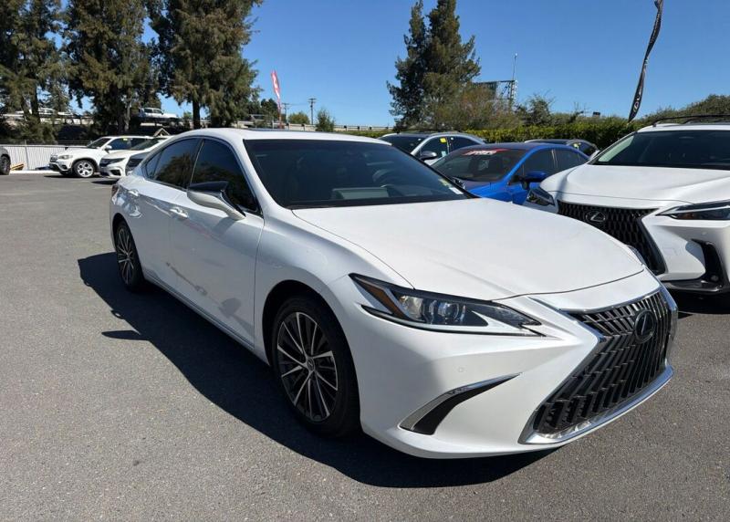 2025 Lexus ES