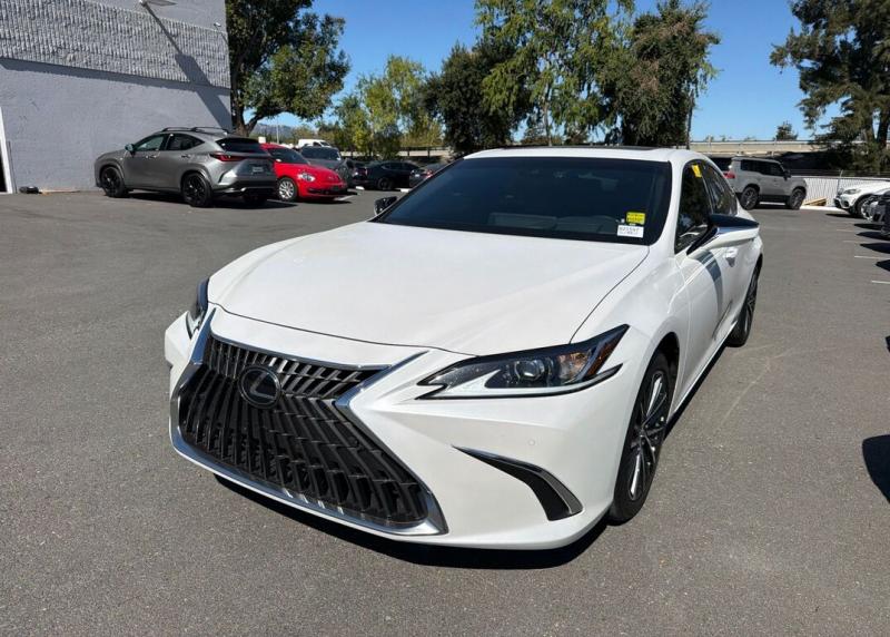 2025 Lexus ES