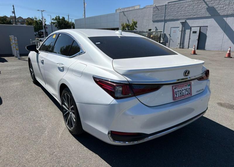 2025 Lexus ES