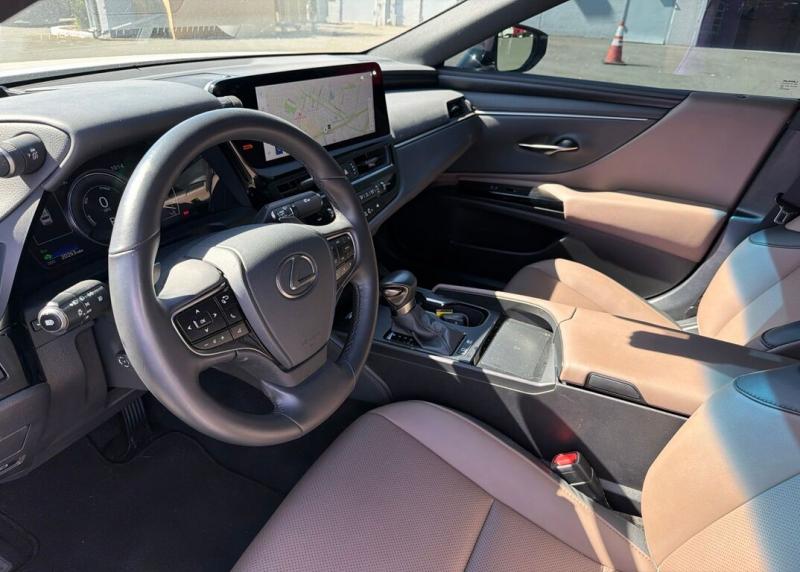 2025 Lexus ES