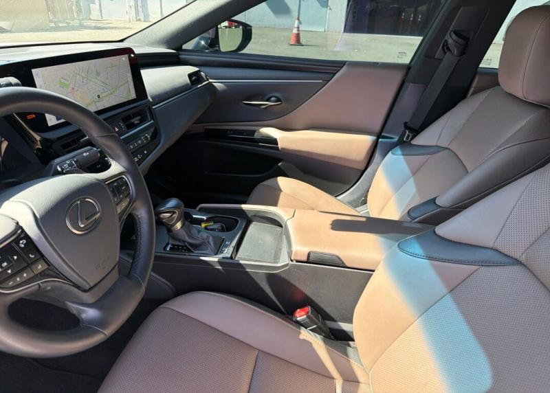 2025 Lexus ES