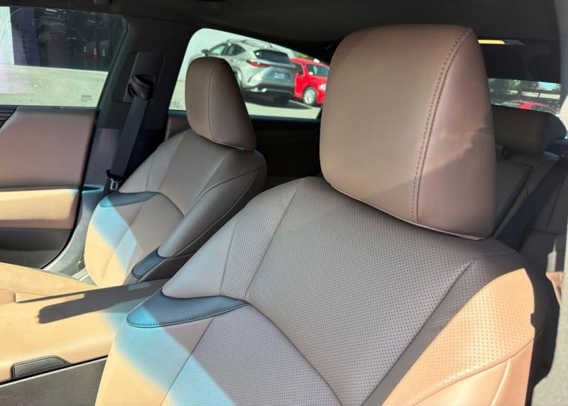 2025 Lexus ES