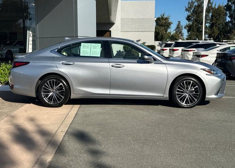 2022 Lexus ES