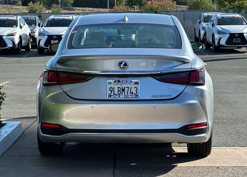 2022 Lexus ES