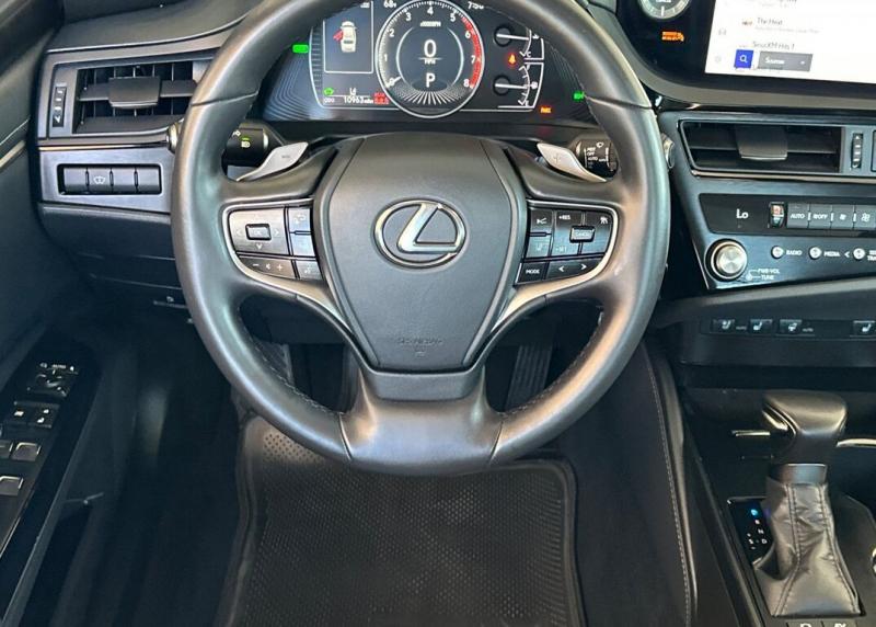 2025 Lexus ES