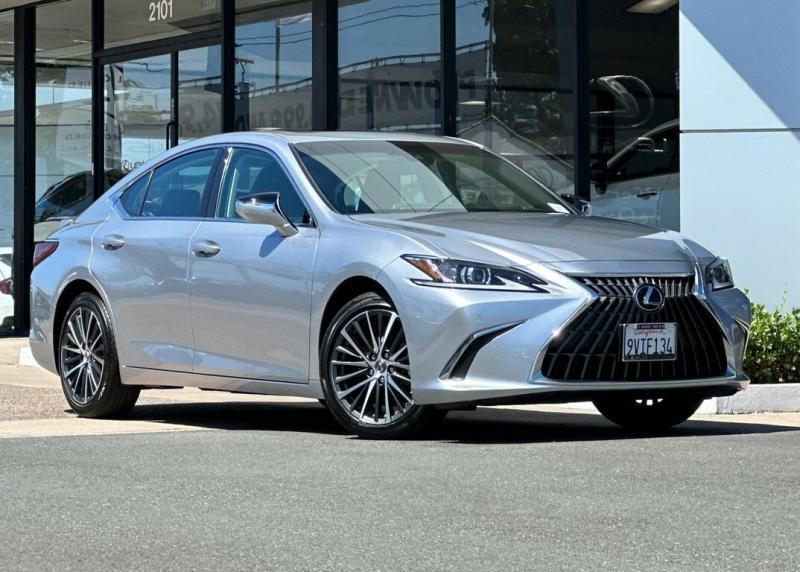 2025 Lexus ES