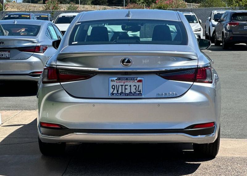 2025 Lexus ES