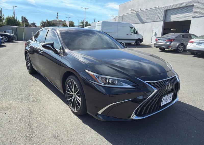 2025 Lexus ES 300h