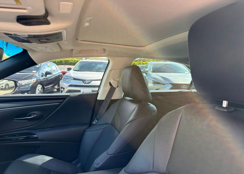 2025 Lexus ES
