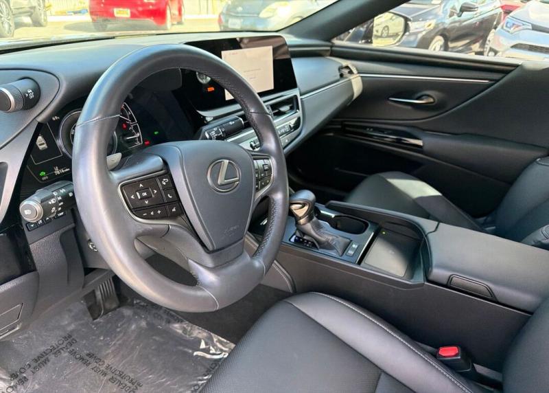 2025 Lexus ES