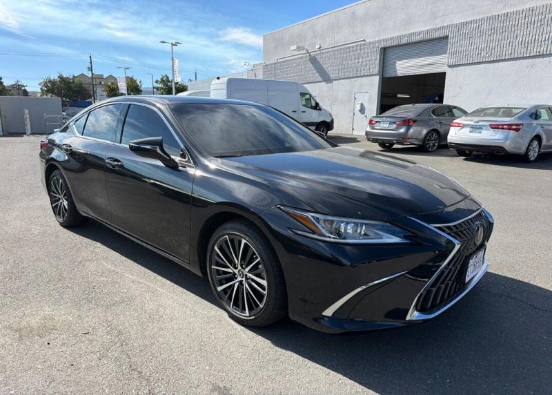 2025 Lexus ES