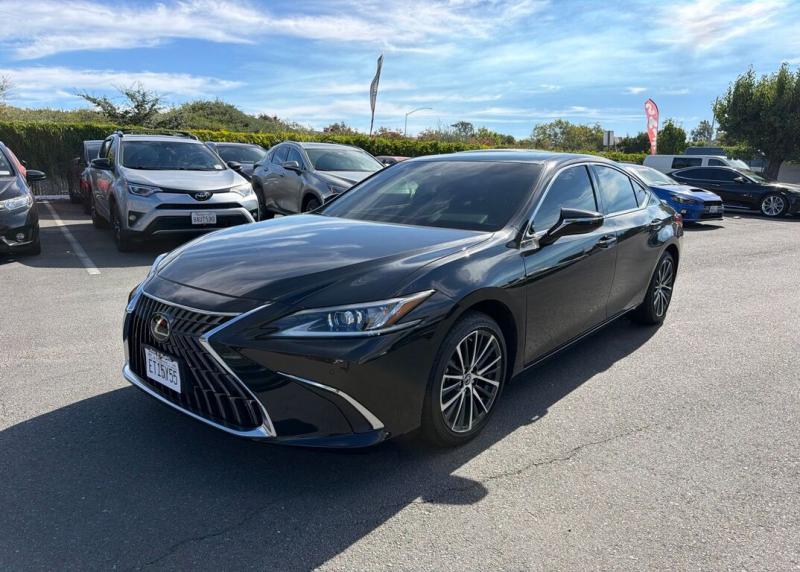 2025 Lexus ES