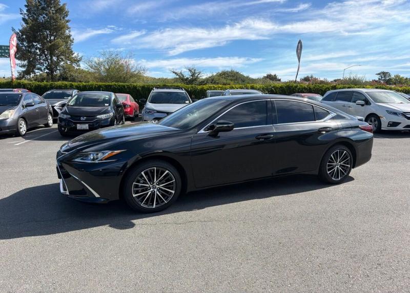 2025 Lexus ES