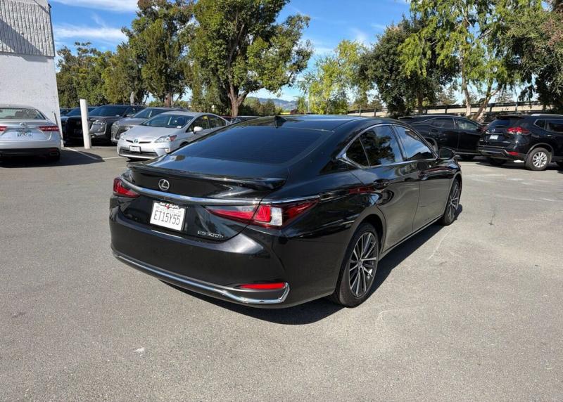 2025 Lexus ES