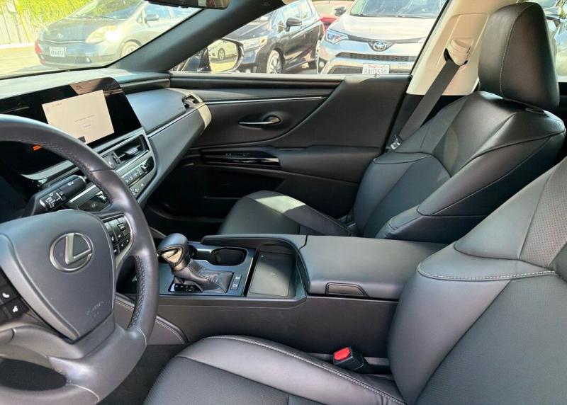 2025 Lexus ES