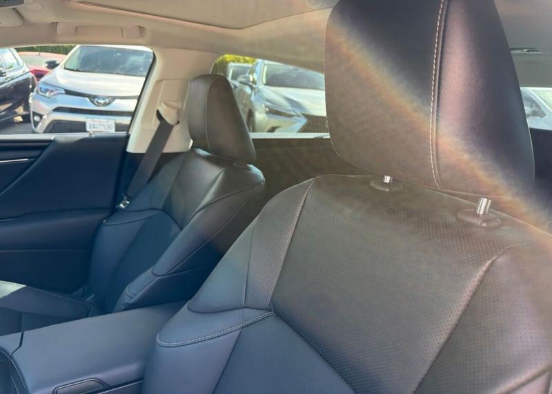 2025 Lexus ES