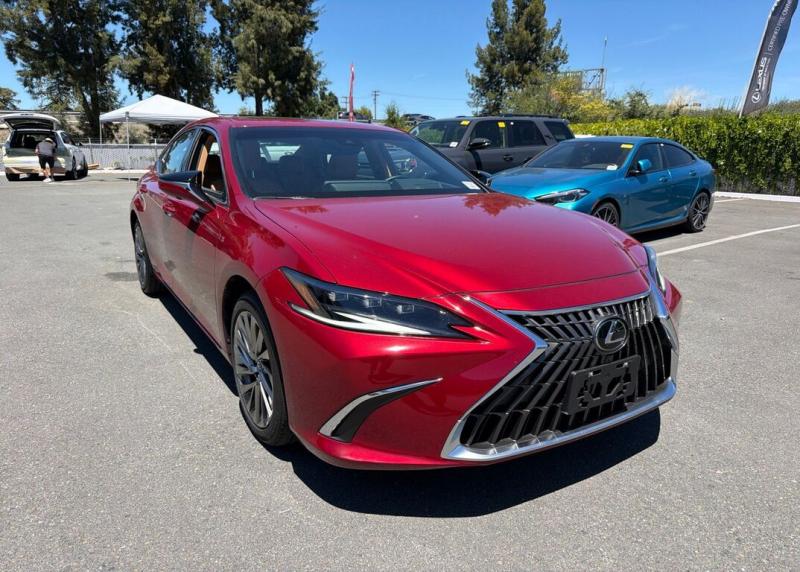2025 Lexus ES 300h Luxury
