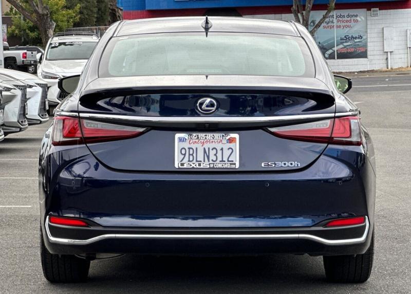 2022 Lexus ES