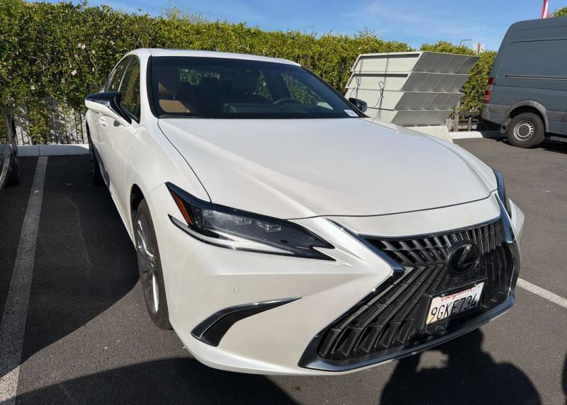 2023 Lexus ES 300h Luxury