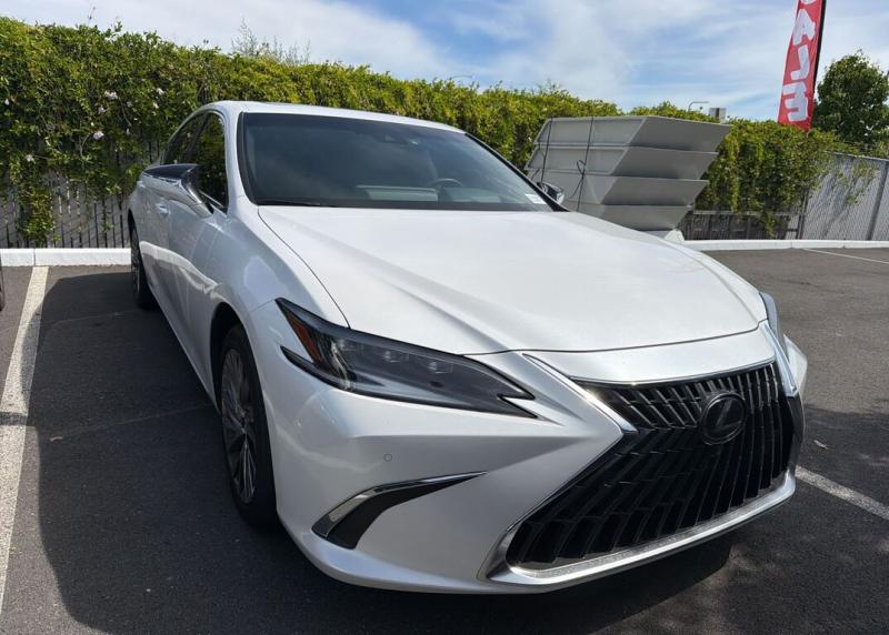 2024 Lexus ES 300h Luxury