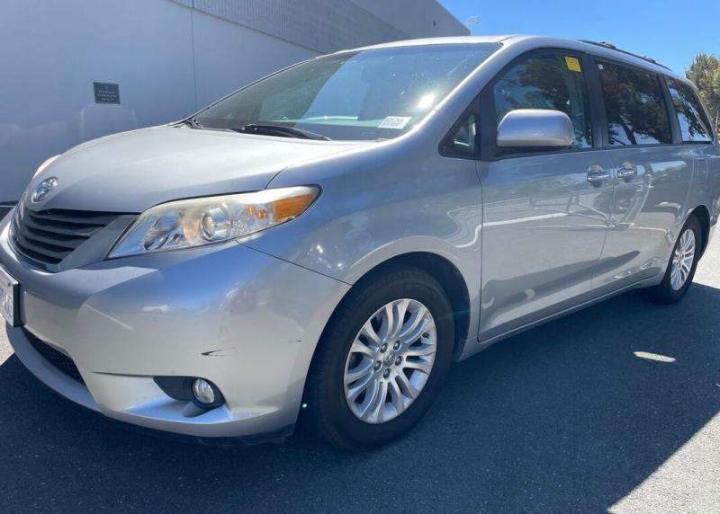 2012 Toyota Sienna XLE