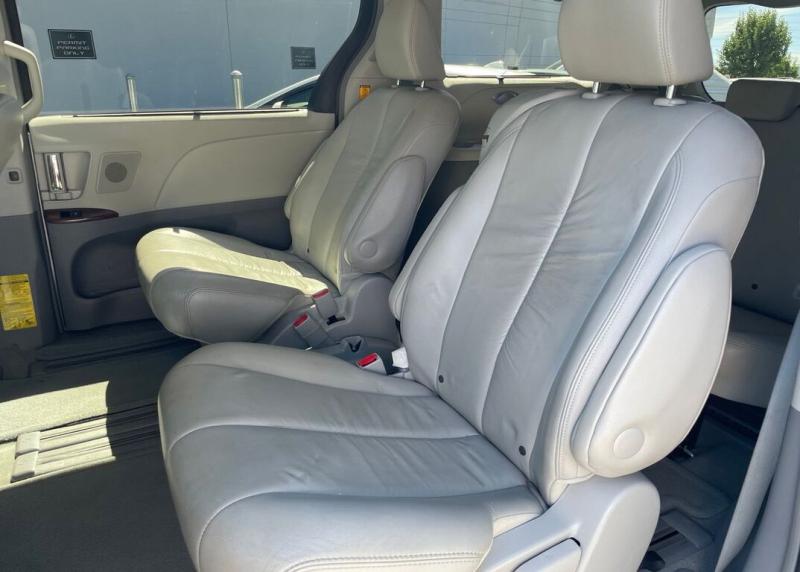 2012 Toyota Sienna