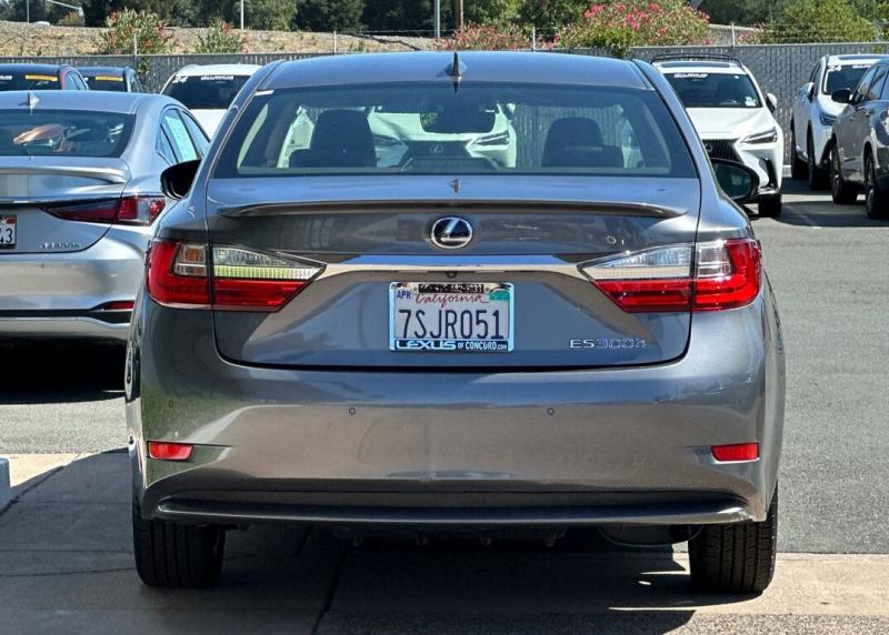 2016 Lexus ES