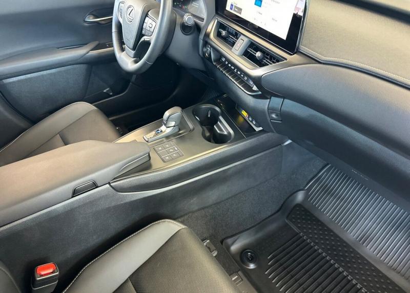 2025 Lexus UX